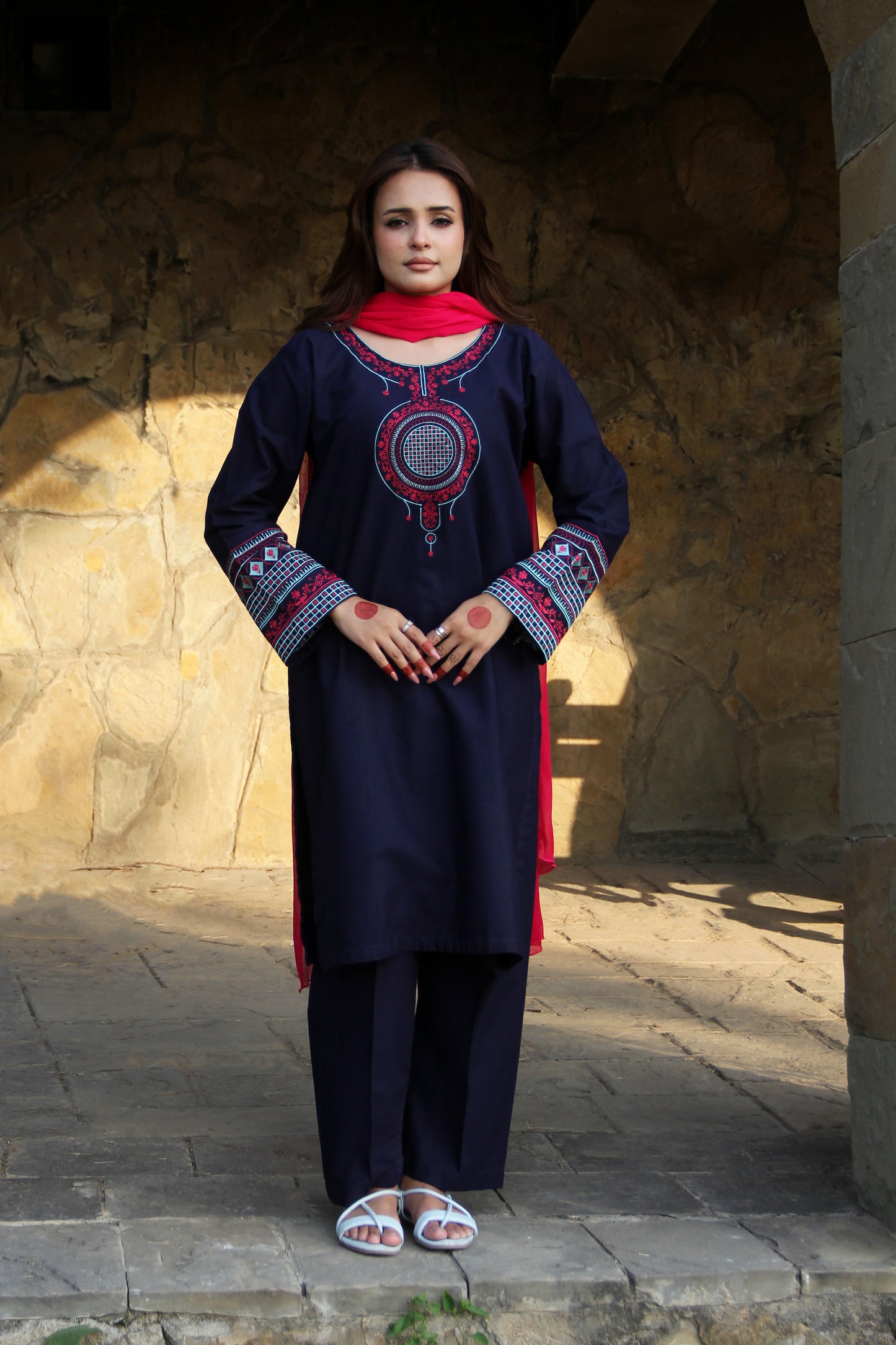 NAVYNEST EMBROIDERED KHADDAR SUIT (2-PIECE)