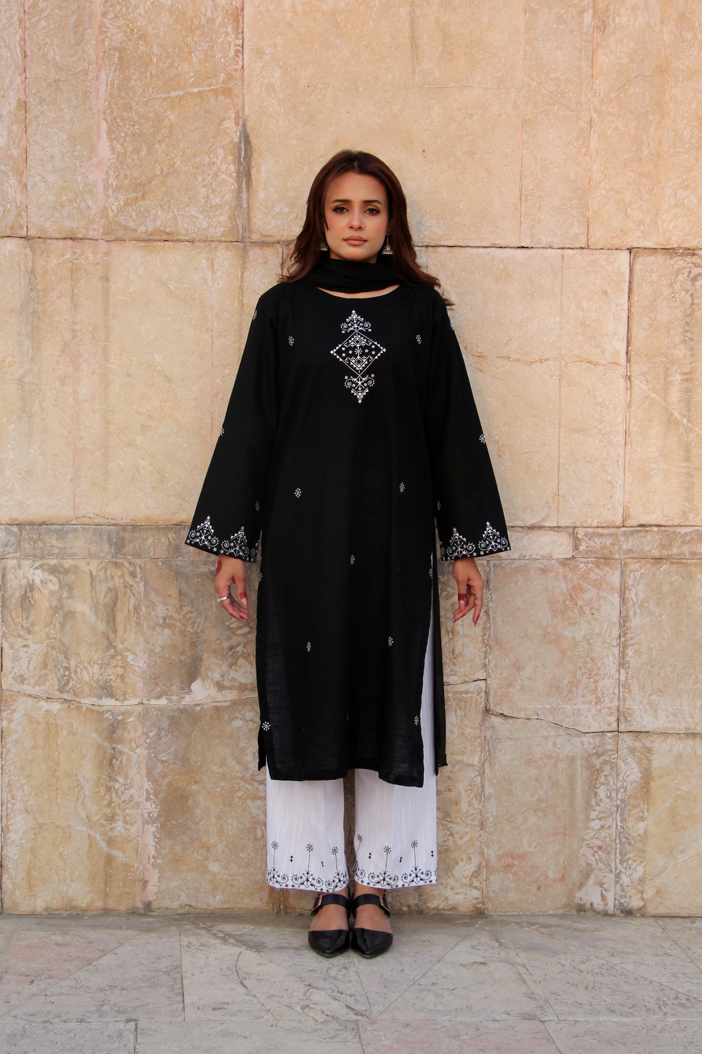 MIDNIGHT WHITE EMBROIDERED KHADDAR SUIT (2-PIECE)