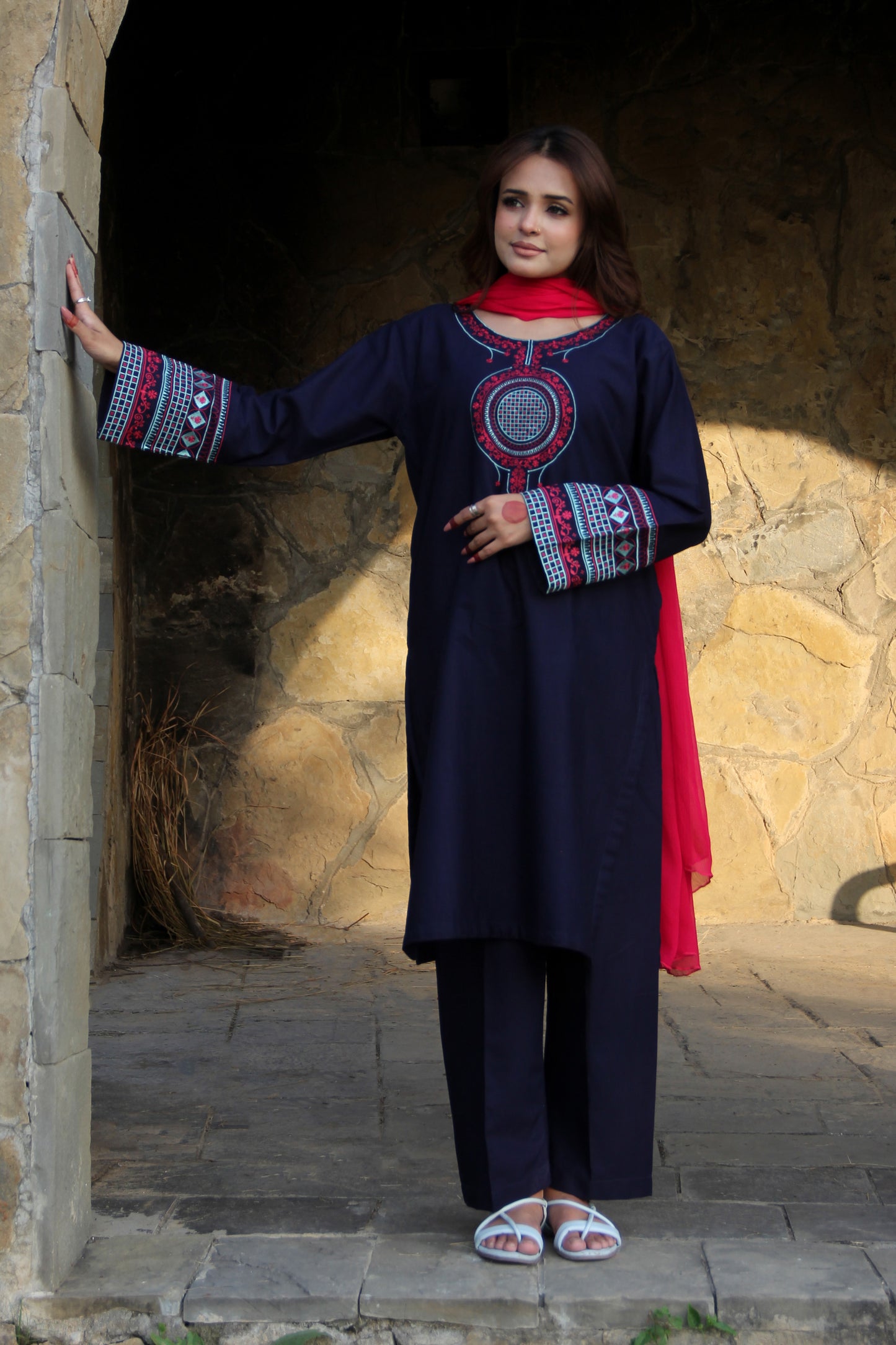 NAVYNEST EMBROIDERED KHADDAR SUIT (2-PIECE)