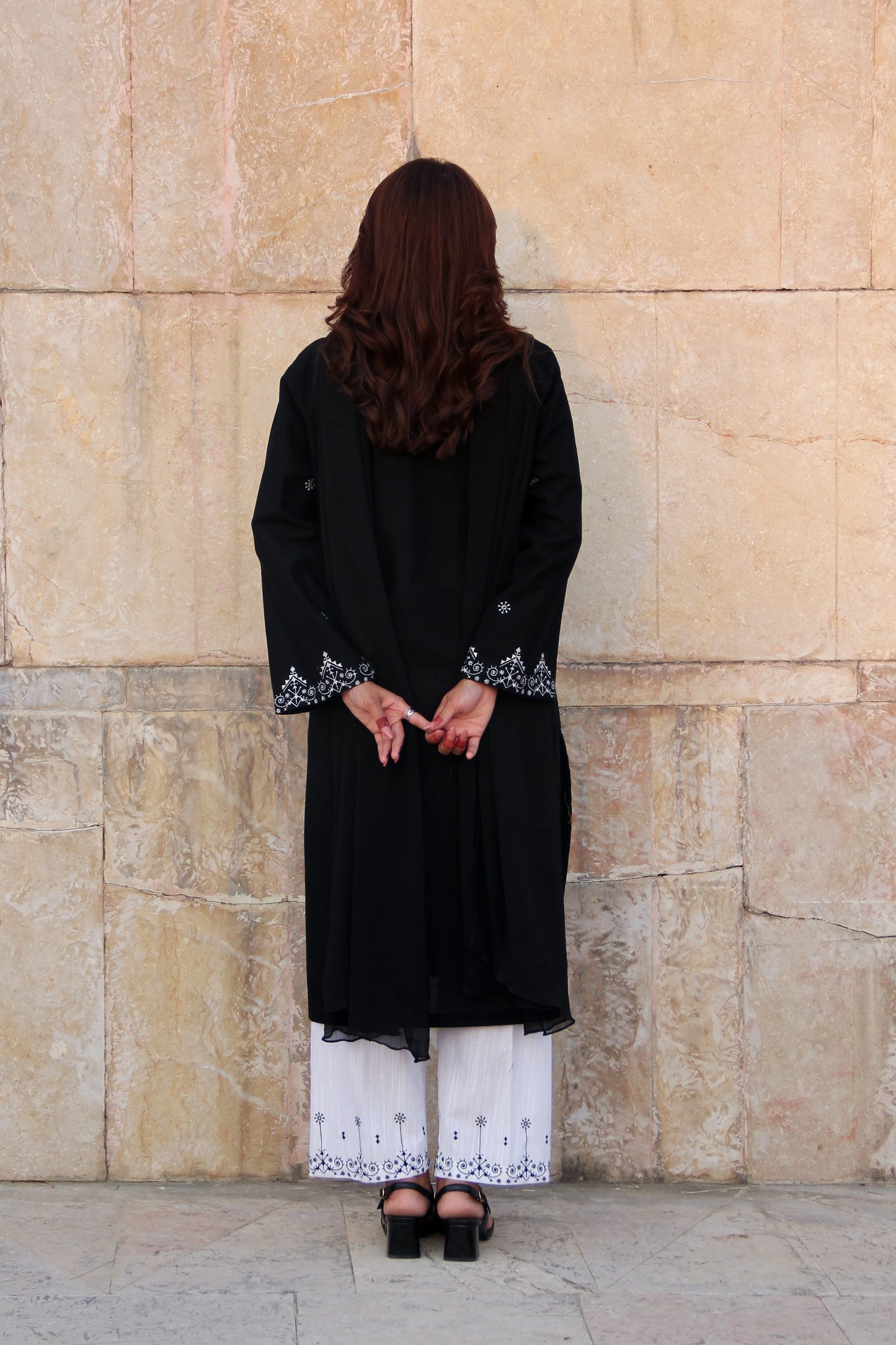 MIDNIGHT WHITE EMBROIDERED KHADDAR SUIT (2-PIECE)