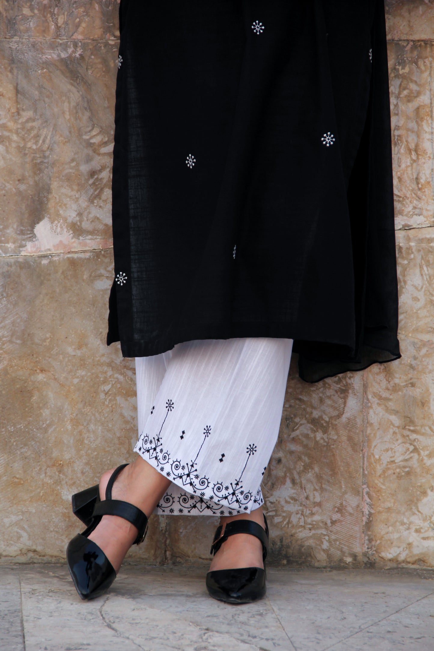 MIDNIGHT WHITE EMBROIDERED KHADDAR SUIT (2-PIECE)