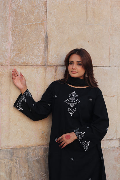 MIDNIGHT WHITE EMBROIDERED KHADDAR SUIT (2-PIECE)