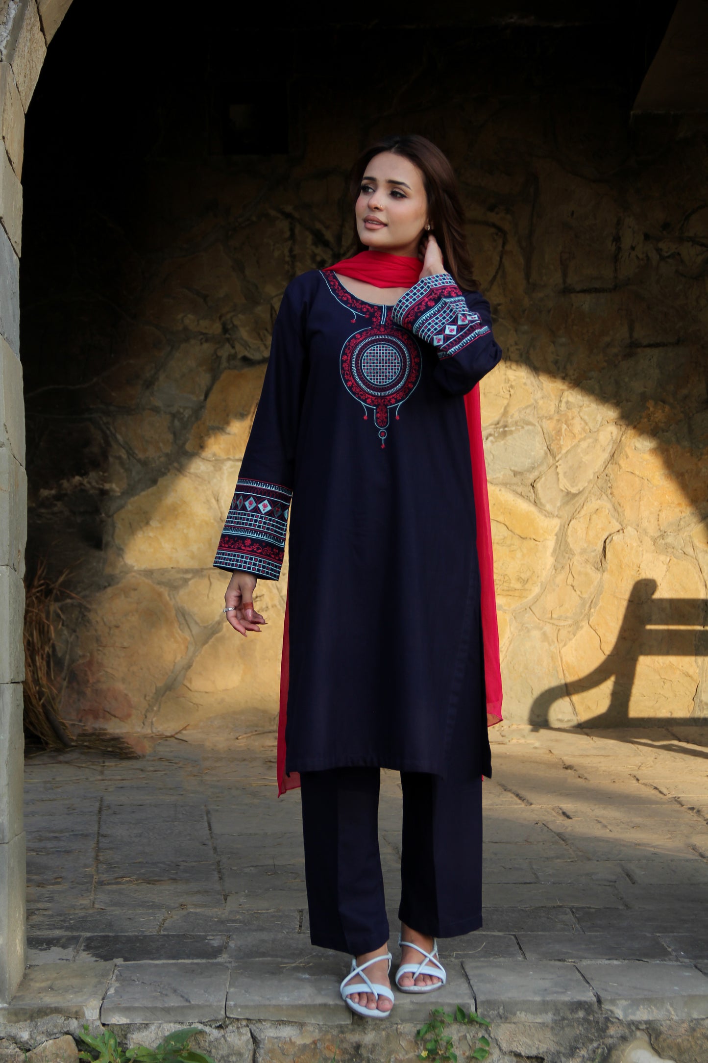 NAVYNEST EMBROIDERED KHADDAR SUIT (2-PIECE)