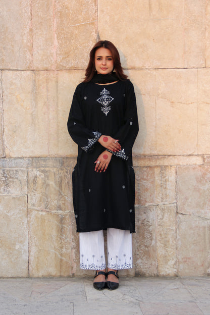 MIDNIGHT WHITE EMBROIDERED KHADDAR SUIT (2-PIECE)